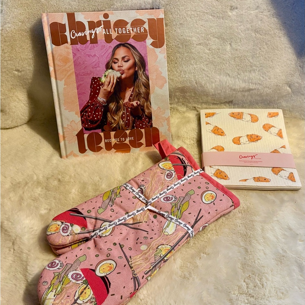 Chrissy Teigen Bundle: ‘Cravings All Together’, Ramen Oven Mitts, Sponge Cloths